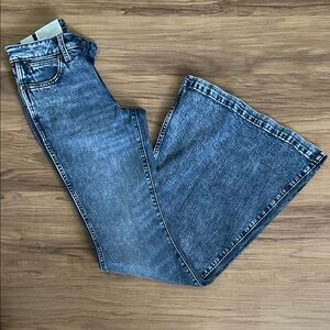 NWT Women’s Wrangler Retro Wide Leg Jeans